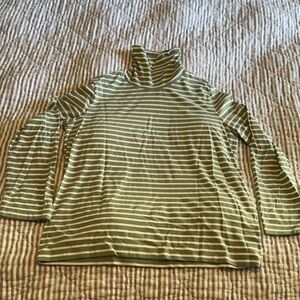 NWOT Alice Walk Turtleneck Tee sz xl Sage green